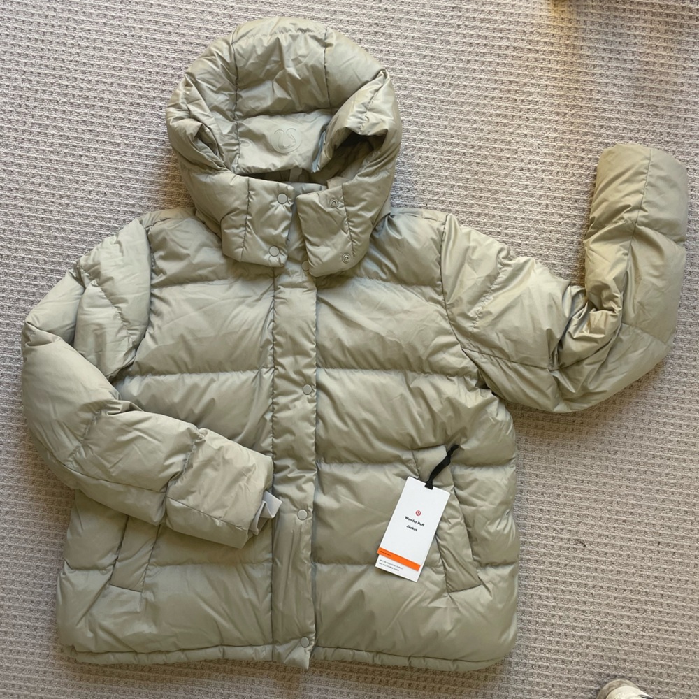Lululemon women’s wunder puff jacket